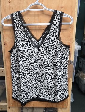 Halogen Size XS Black and Ivory Leopard Print V-Neck Tank Top